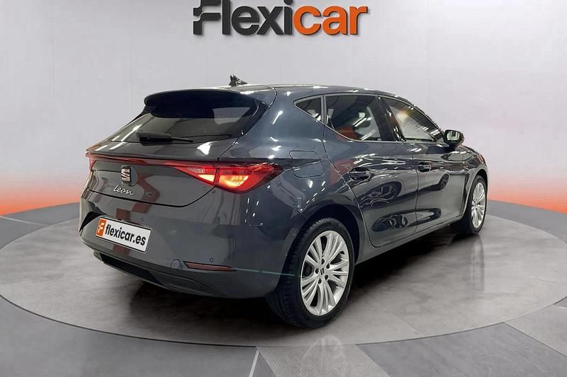 Usado Seat Leon Style 130 CV (95 kW) 2022 Gris Utilitario