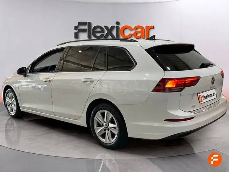 Usado VW Golf VIII 115 CV (84 kW) 2021 Blanco Familiar