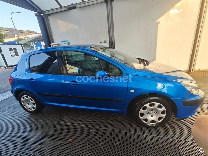 Usado Peugeot 307 90 CV (66 kW) 2002 Azul Berlina