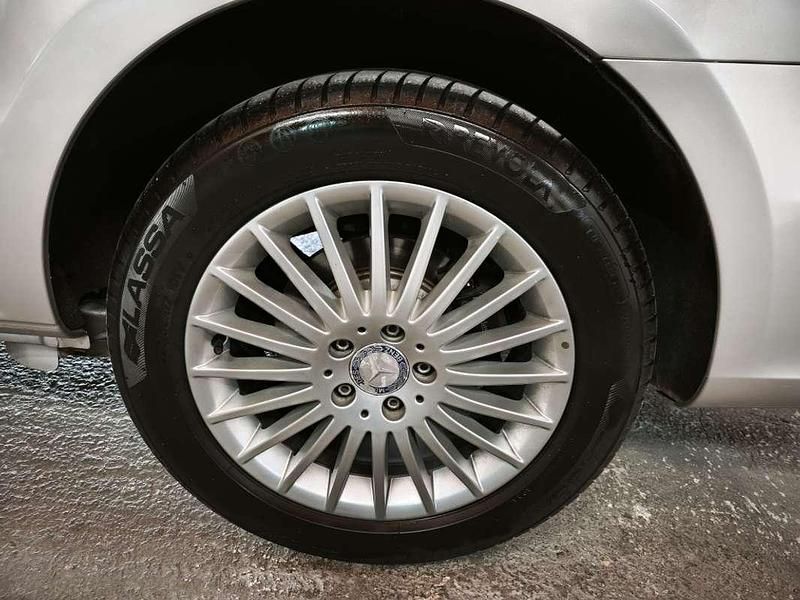 Usado Mercedes V220 163 CV (119 kW) 2017 Plateado Monovolumen