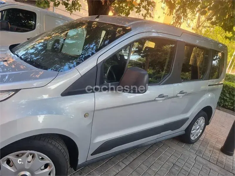 Usado Ford Tourneo Connect Trend 100 CV (73 kW) 2015 Gris / plata Monovolumen