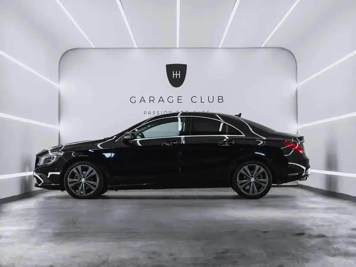 Occasion Mercedes CLA220 Urban 170 PK (125 kW) 2014 Zwart Sedan