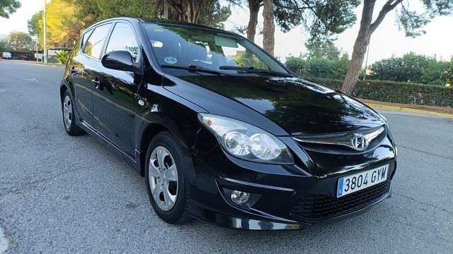 Negro Usado 2010 Hyundai i30 Comfort Utilitario | 6700 € (Precio justo) - Imagen 1/4