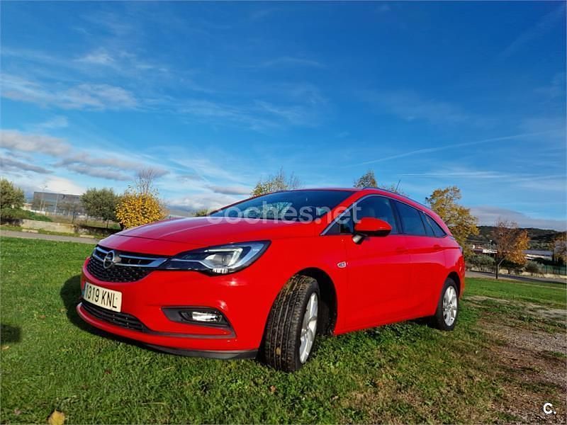 Rojo Usado 2018 Opel Astra Excellence Familiar | 8300 € (Buen precio) - Imagen 1/4