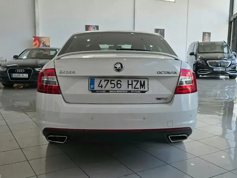Usado Skoda Octavia RS 184 CV (135 kW) 2018 Blanco Berlina