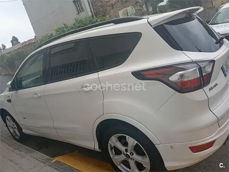 Usado Ford Kuga Titanium 180 CV (132 kW) 2017 Blanco SUV