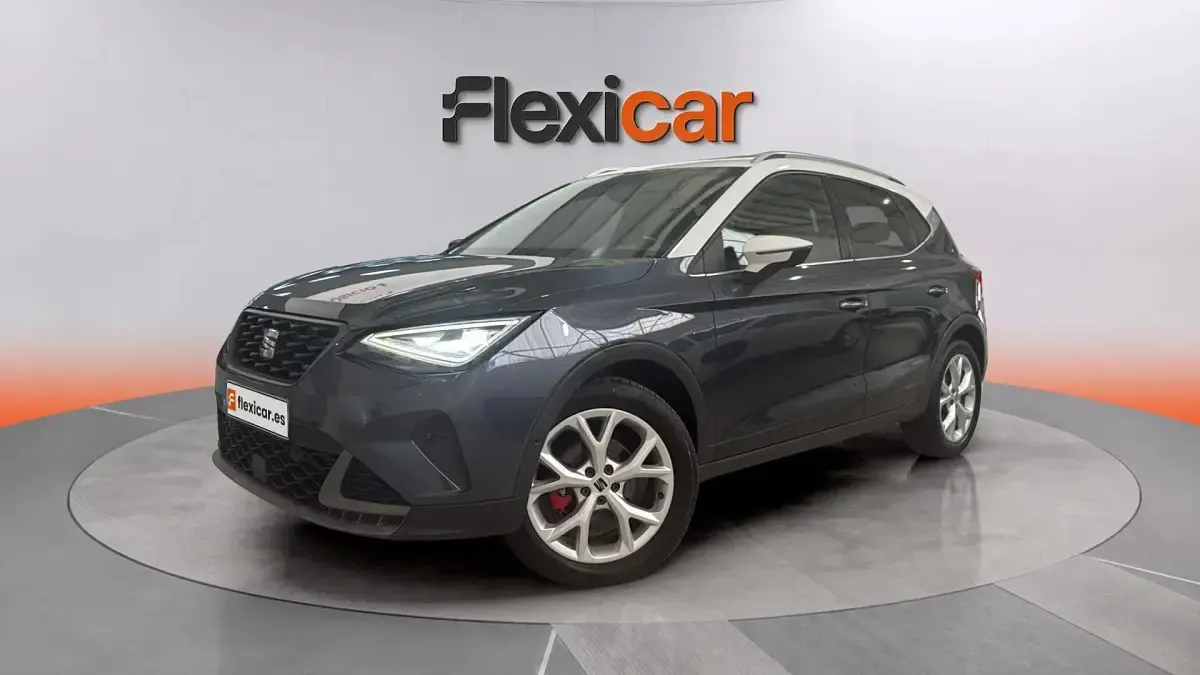 Usado Seat Arona FR 150 CV (110 kW) 2023 Gris SUV