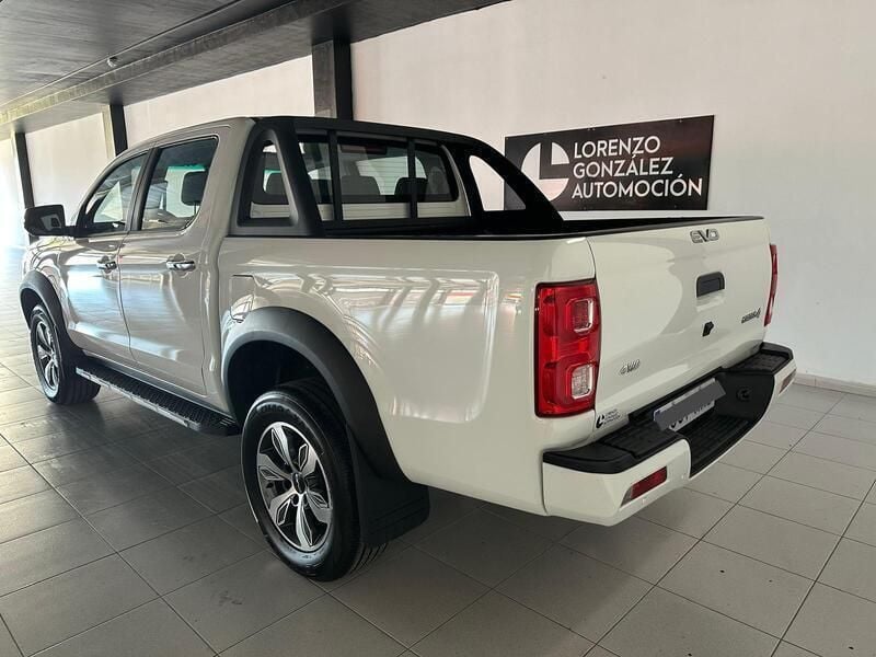 Usado EVO Cross 4 136 CV (100 kW) 2023 Blanco Recogida