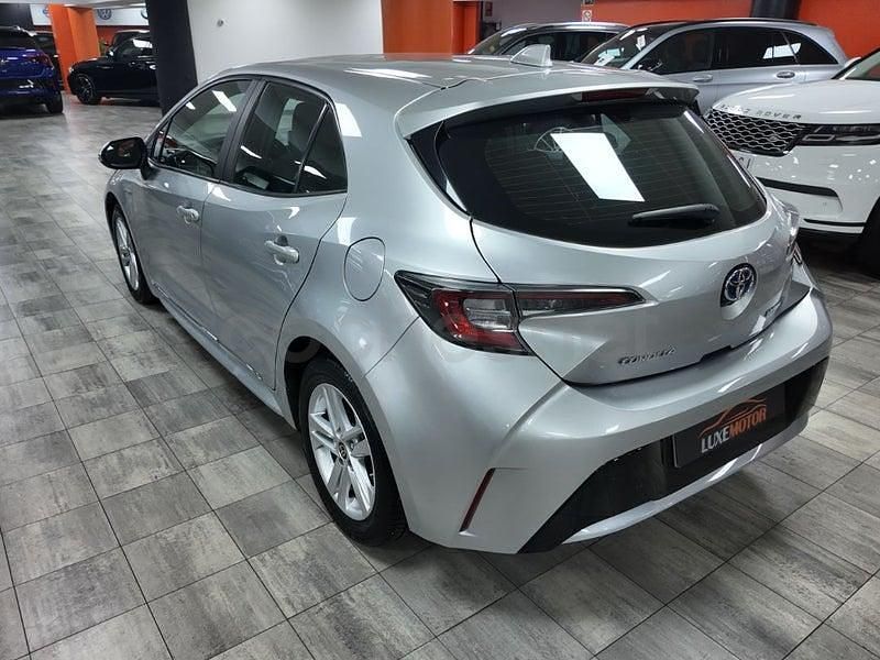 Usado Toyota Corolla Active 122 CV (89 kW) 2022 Gris / plata Berlina