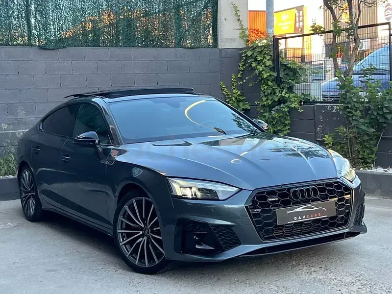 Usado Audi A5 Sportback S-Line 204 CV (150 kW) 2022 Gris / plata Utilitario