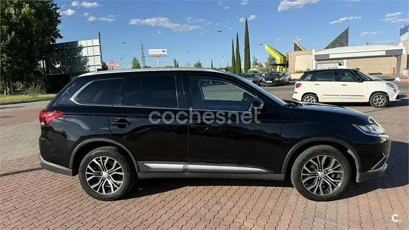 Usado Mitsubishi Outlander Motion 150 CV (110 kW) 2018 Negro SUV