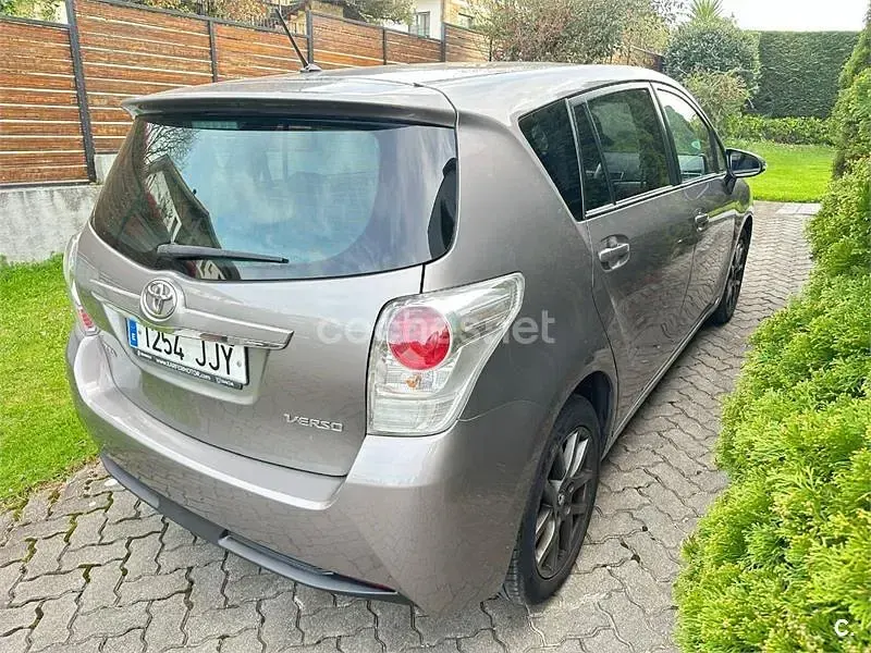 Usado Toyota Verso Advance 112 CV (82 kW) 2015 Beige Monovolumen
