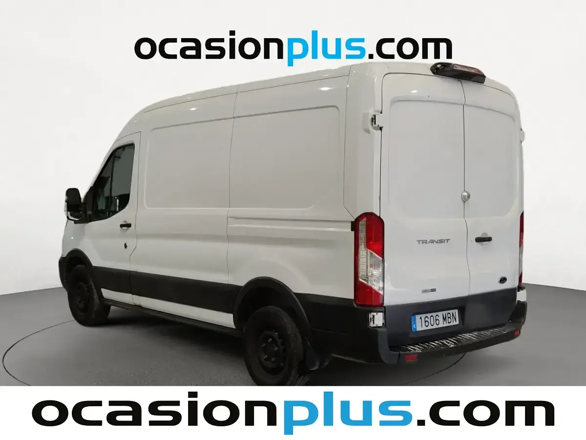 Käytetty Ford Transit Trend 130 HP (95 kW) 2022 Valkoinen Sedan