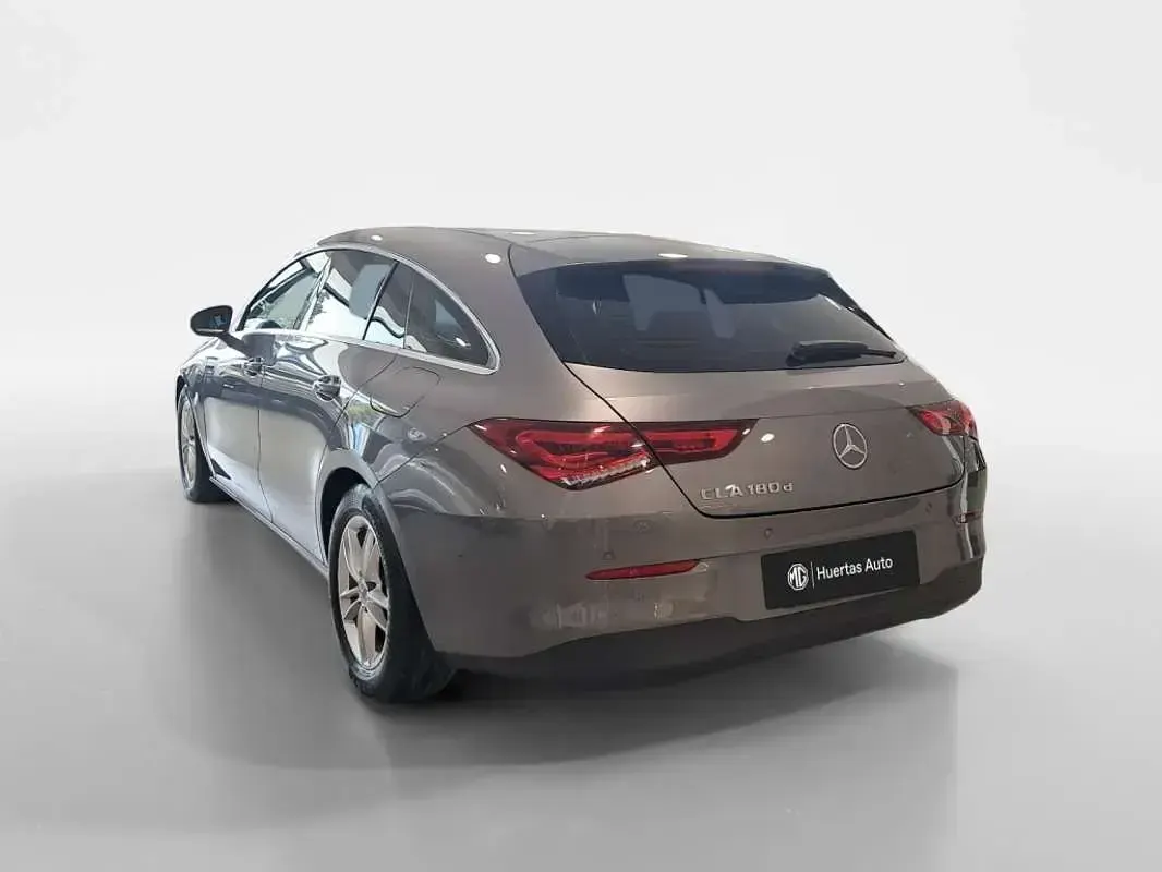 Usado Mercedes CLA200 Shooting Brake 136 CV (100 kW) 2018 Familiar