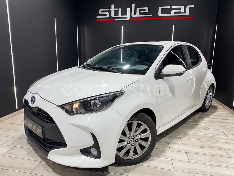 Usado Toyota Yaris Hybrid Active 116 CV (85 kW) 2023 Blanco Berlina