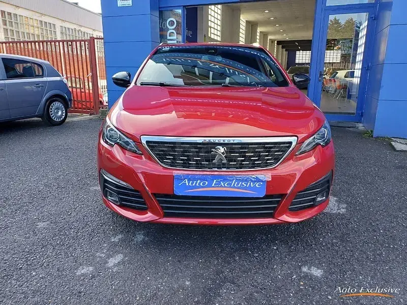 Usado Peugeot 308 SW GT-line 130 CV (95 kW) 2020 Granate Familiar