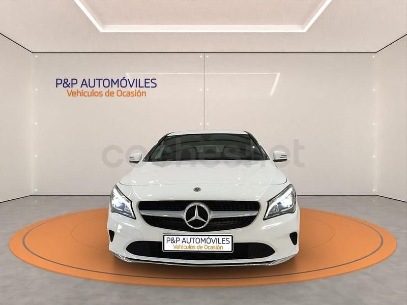 Usado Mercedes CLA200 Shooting Brake 150 CV (110 kW) 2019 Blanco Familiar