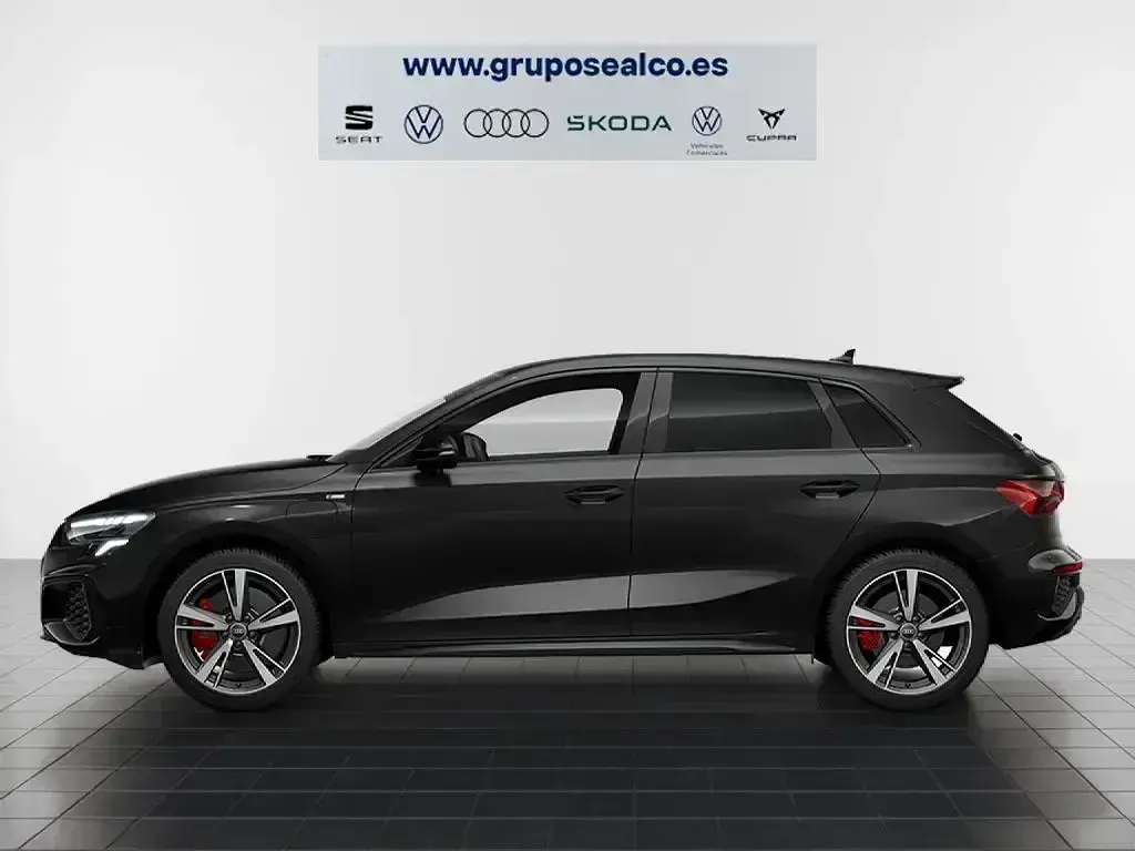 Usado Audi A3 Sportback e-tron Competition 246 CV (180 kW) 2023 Negro Utilitario