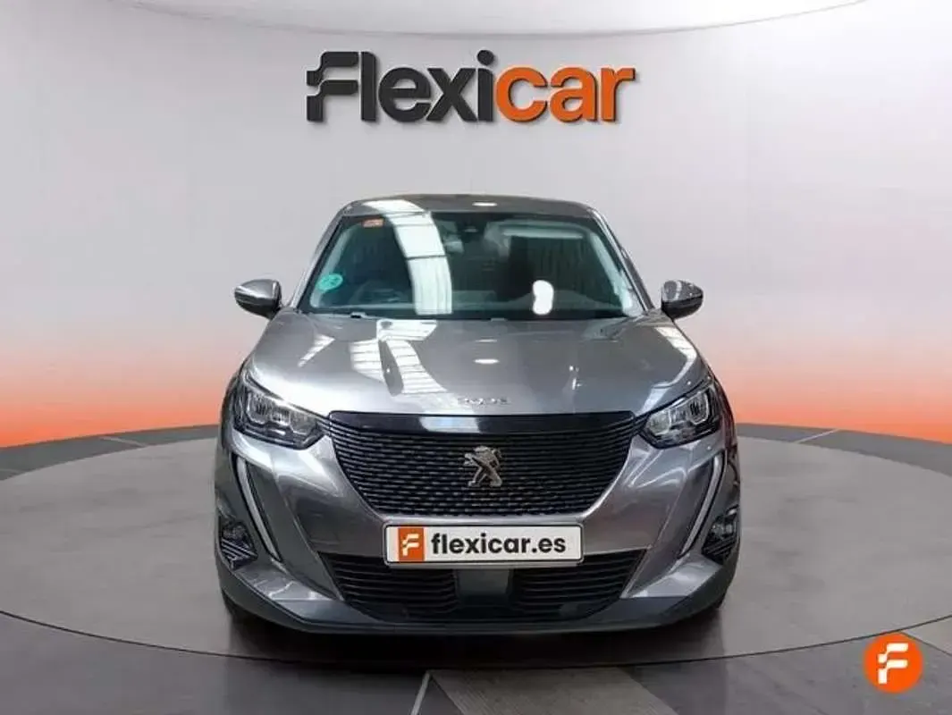 Usado Peugeot 2008 Active 110 CV (80 kW) 2021 Gris SUV
