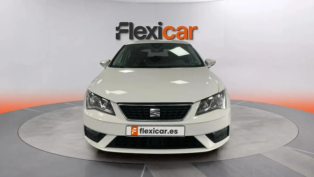 Usado Seat Leon Style 115 CV (84 kW) 2019 Blanco Berlina