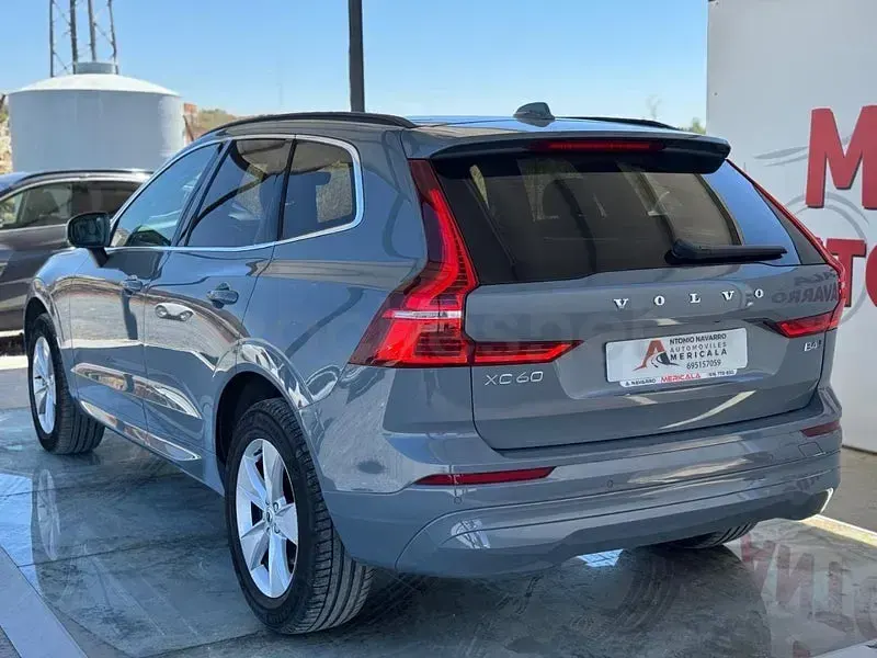 Usado Volvo XC60 Core 197 CV (144 kW) 2023 Gris / plata SUV