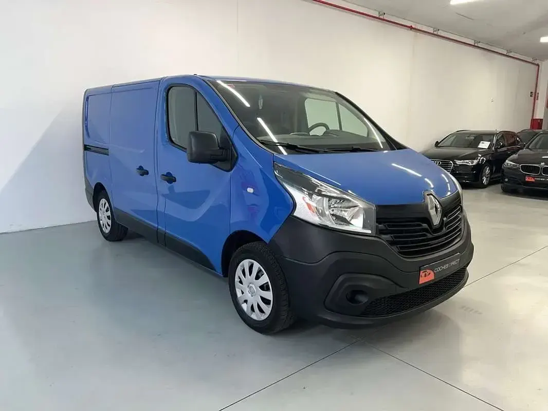 Usado Renault Trafic 120 CV (88 kW) 2018 Azul Monovolumen