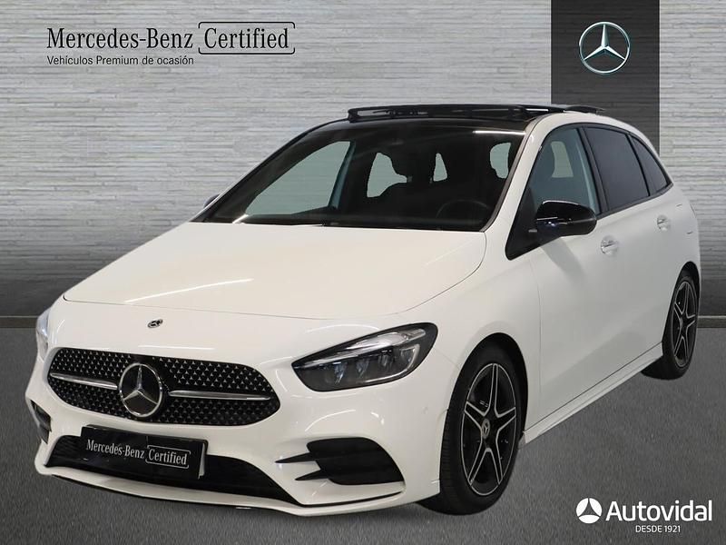 Usado Mercedes B180 AMG line 116 CV (85 kW) 2023 Blanco Monovolumen