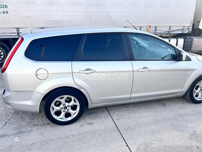 Gris / plata Usado 2008 Ford Focus Trend Familiar | 3100 € (Precio justo) - Imagen 1/4