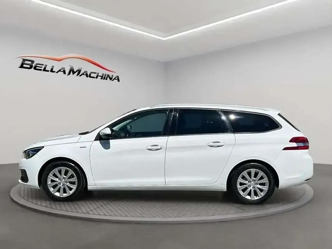 Usado Peugeot 308 SW Style 131 CV (96 kW) 2020 Blanco Familiar