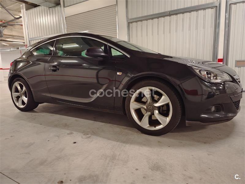 Negro Usado 2012 Opel Astra GTC Sportive Berlina | 9500 € (Precio justo) - Imagen 1/3