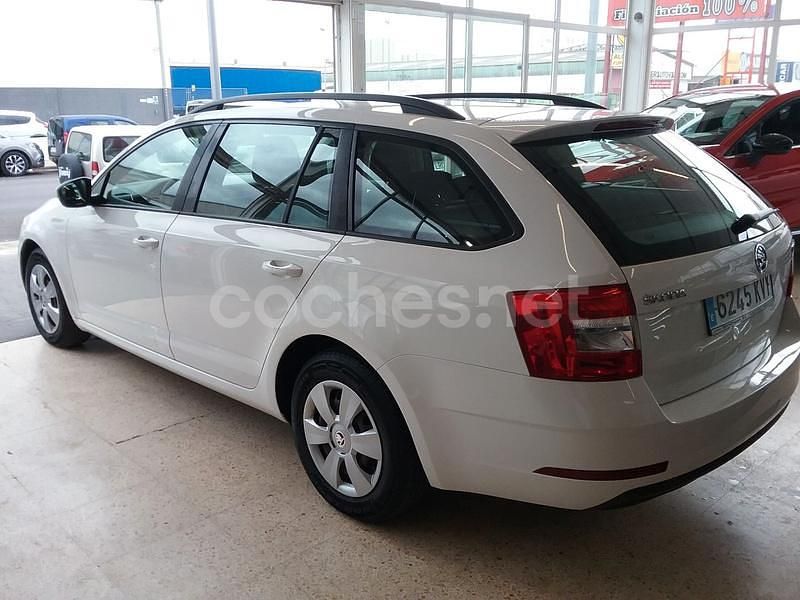 Usado Skoda Octavia Active 115 CV (84 kW) 2019 Blanco Familiar
