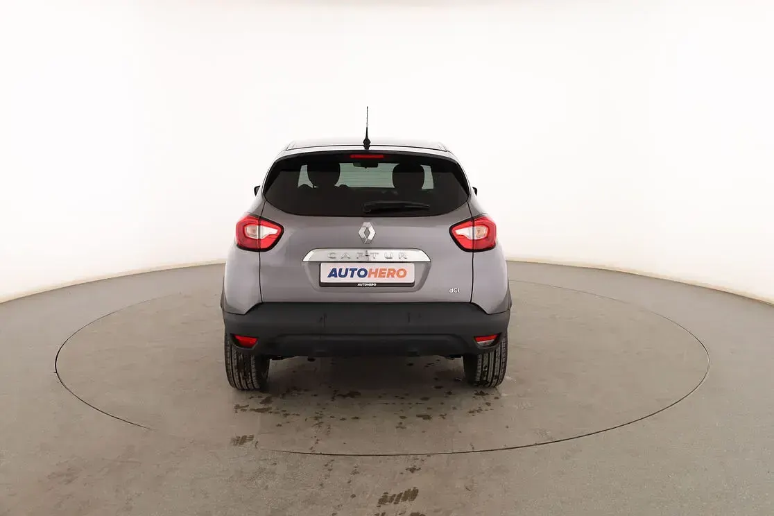 Usado Renault Captur Zen 90 CV (66 kW) 2015 Gris SUV