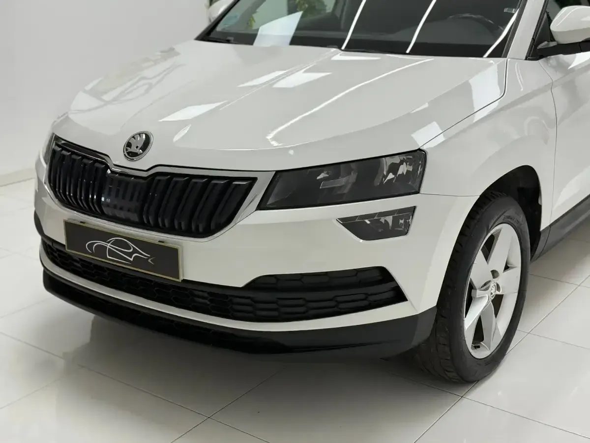 Usado Skoda Karoq Ambition 150 CV (110 kW) 2020 Blanco SUV