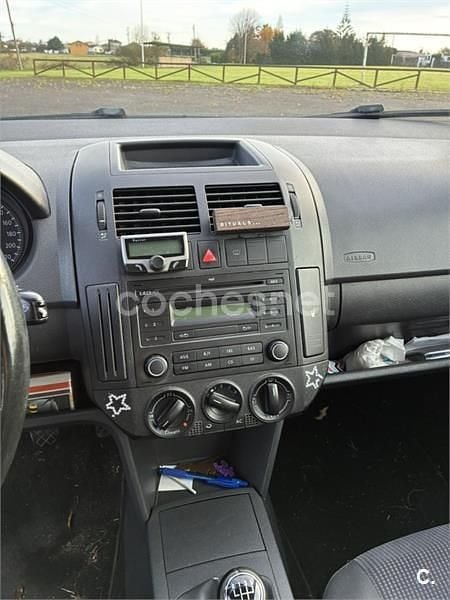 Usado VW Polo Highline 100 CV (73 kW) 2007 Negro Berlina