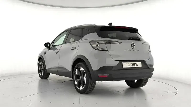 Usado Renault Captur Techno 100 CV (73 kW) 2025 Gris SUV
