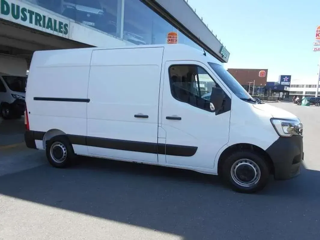 Usado Renault Master 135 CV (99 kW) 2023 Blanco Monovolumen