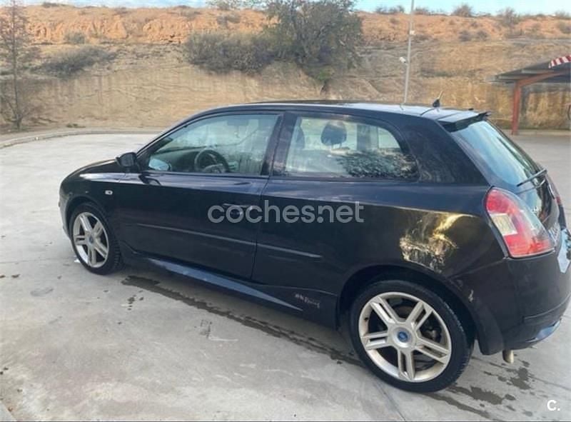 Usado Fiat Stilo Racing 103 CV (75 kW) 2005 Negro Berlina