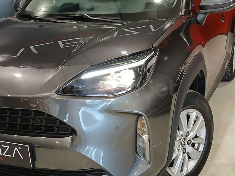 Usado Toyota Yaris Cross Style 116 CV (85 kW) 2022 Gris / plata SUV