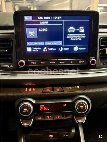 Usado Kia Rio 84 CV (61 kW) 2022 Gris / plata Berlina