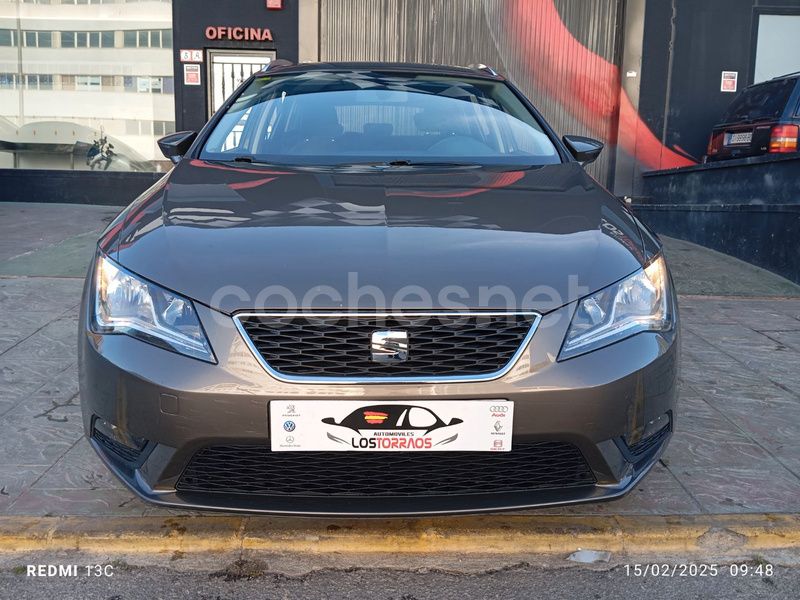 Usado Seat Leon Reference 105 CV (77 kW) 2015 Gris / plata Familiar