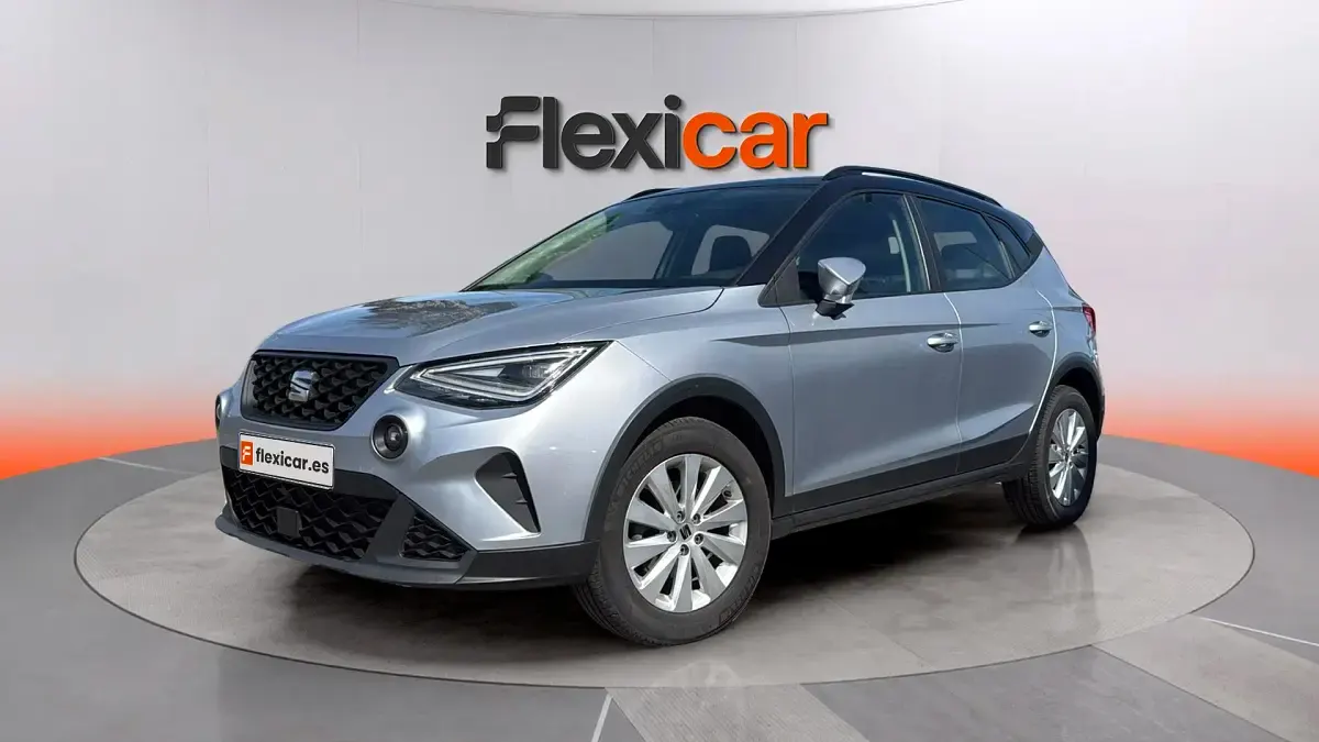Usado Seat Arona Style 110 CV (80 kW) 2023 Gris SUV
