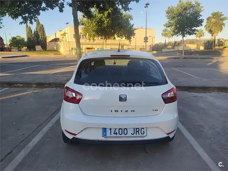 Usado Seat Ibiza CONNECT 90 CV (66 kW) 2016 Blanco Berlina