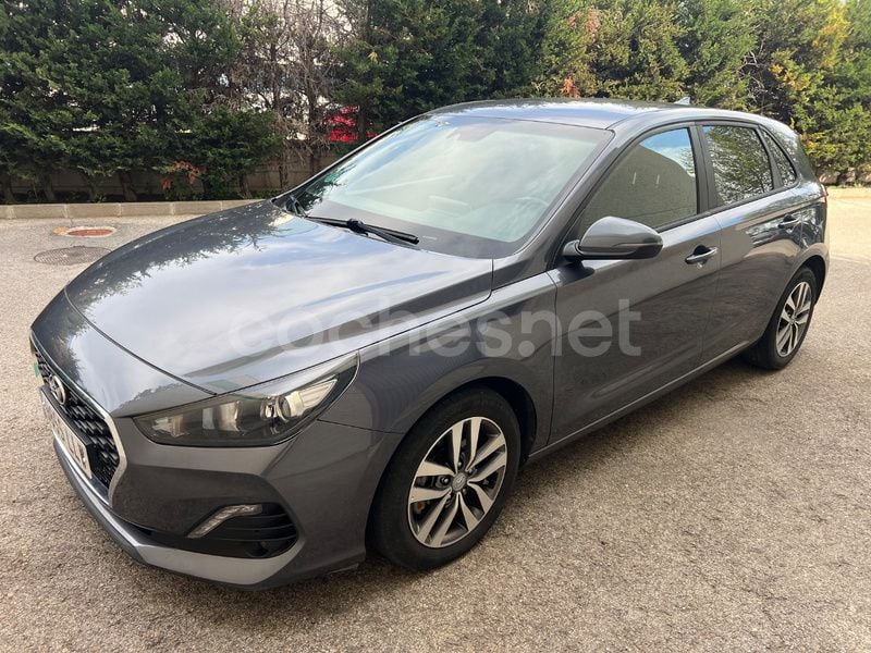 Gris / plata Usado 2021 Hyundai i30 Berlina | 10.499 € (Super precio) - Imagen 1/4