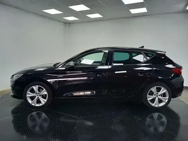 Begagnad Seat Leon FR 150 HK (110 kW) 2021 Svart Sedan