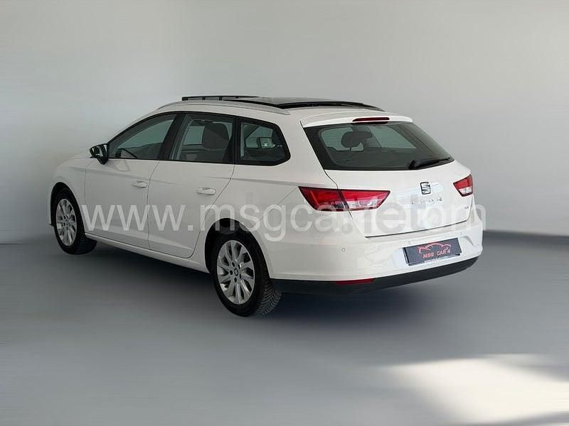 Usado Seat Leon Ecomotive 110 CV (80 kW) 2015 Blanco Familiar