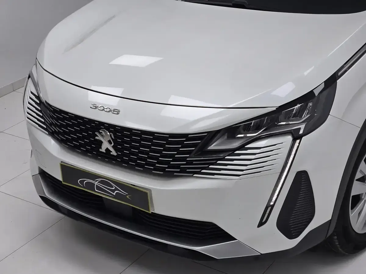 Usado Peugeot 3008 Active 130 CV (95 kW) 2021 Blanco SUV
