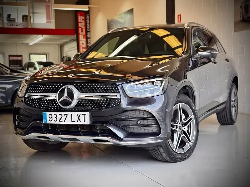 Usado Mercedes GLC300e 320 CV (235 kW) 2022 Gris / plata SUV