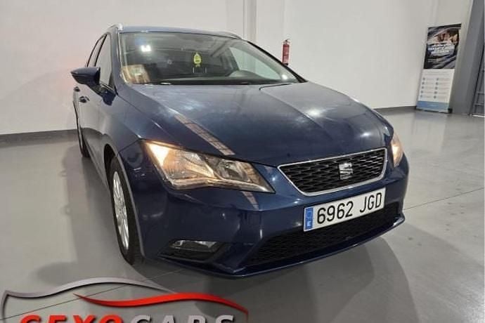 Usado Seat Leon ST Style 125 CV (91 kW) 2015 Azul Familiar