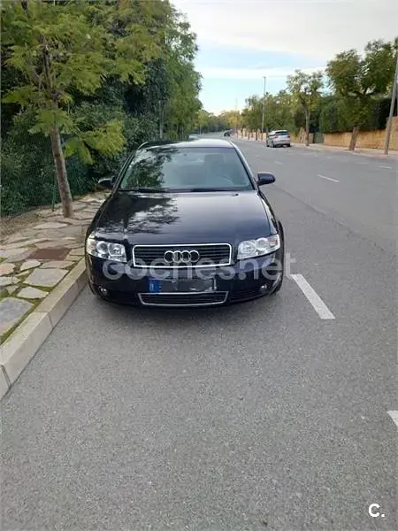 Usado Audi A4 Sport 130 CV (95 kW) 2004 Azul Berlina