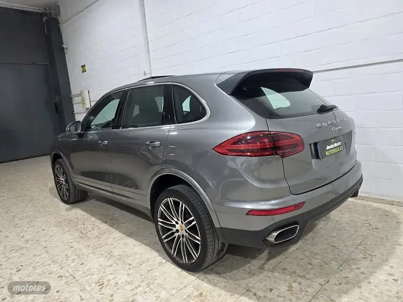Usado Porsche Cayenne 262 CV (192 kW) 2017 Gris SUV